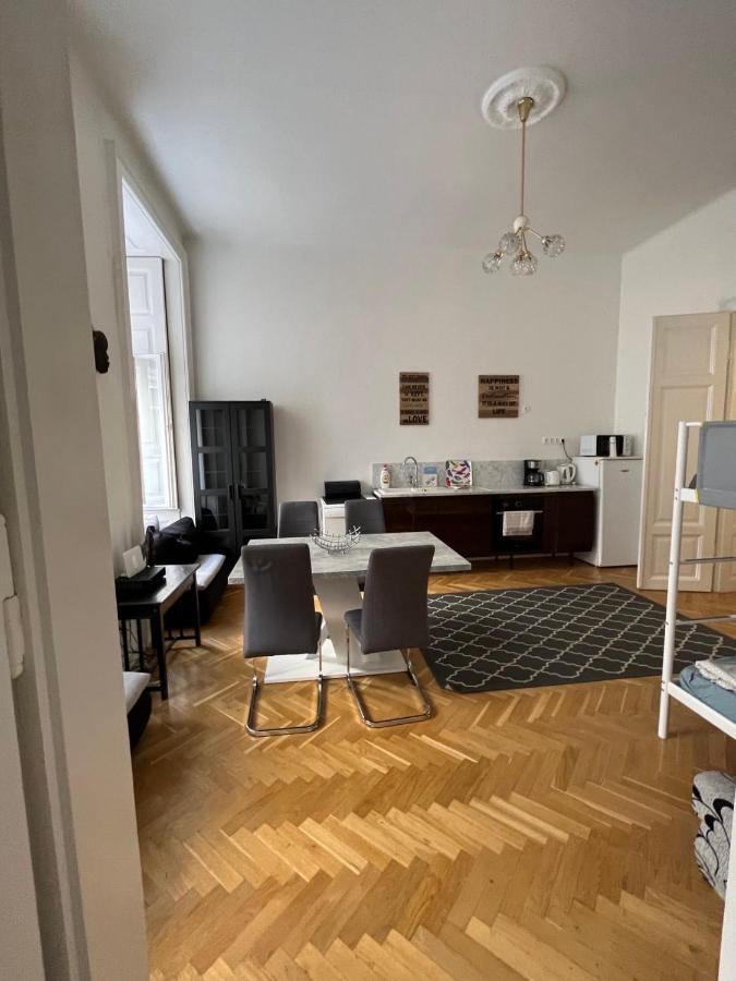 Love, Peace & Easy Living Apartment Budapest Esterno foto